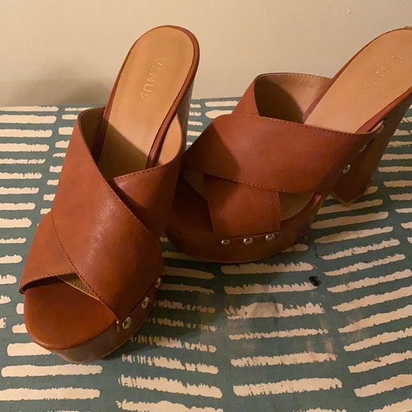 Leather Platform - Picture 1 of 4